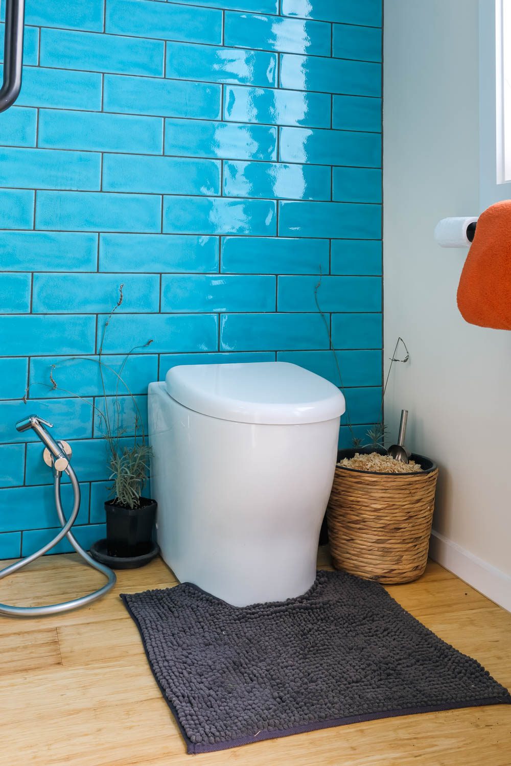 Living Big in a Tiny House This Composting Toilet Is A Game Changer