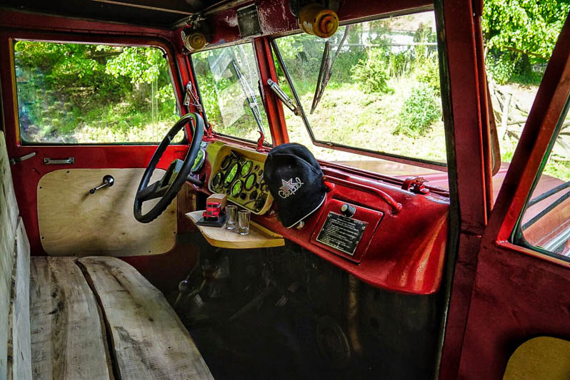 BEAUTIFUL HOUSE TRUCK CAB