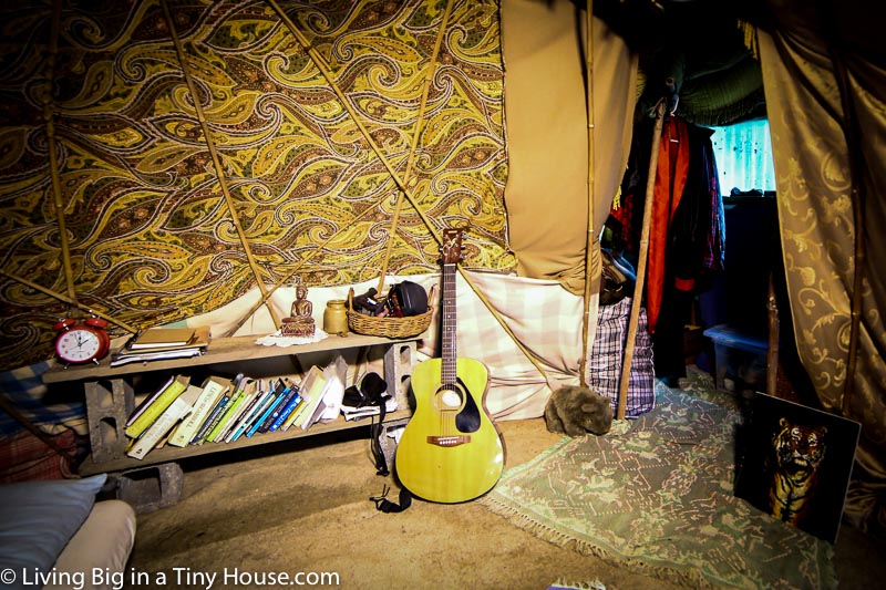 THE DEN IN THE FOREST - LIBRARY