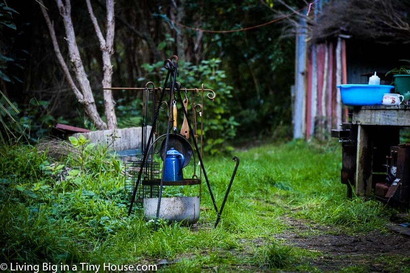 THE DEN IN THE FOREST - OUTDOOR KITCHEN 01