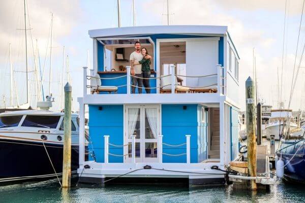 Living Big in a Tiny House - A Dream Life On The Water In An Amazing ...