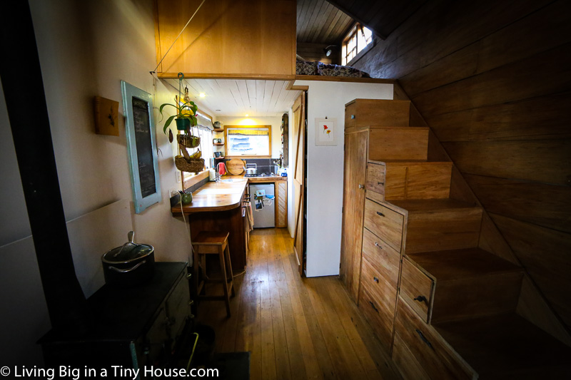 BEAUTIFUL TINY HOUSE (INTERIOR)