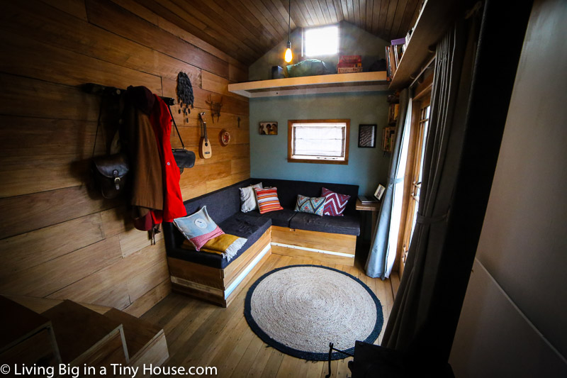 BEAUTIFUL TINY HOUSE (LIVING ROOM)