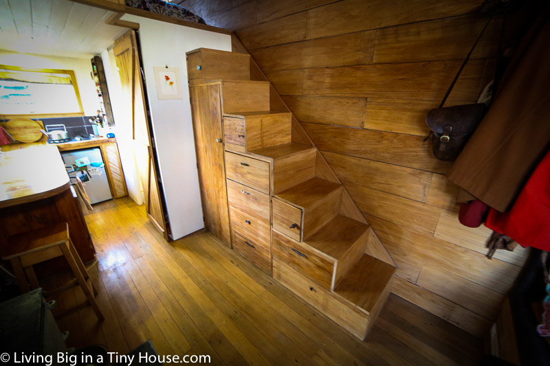 BEAUTIFUL TINY HOUSE (STORAGE STAIRS)