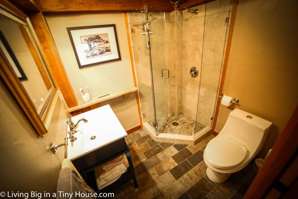 One photo of the bathroom.