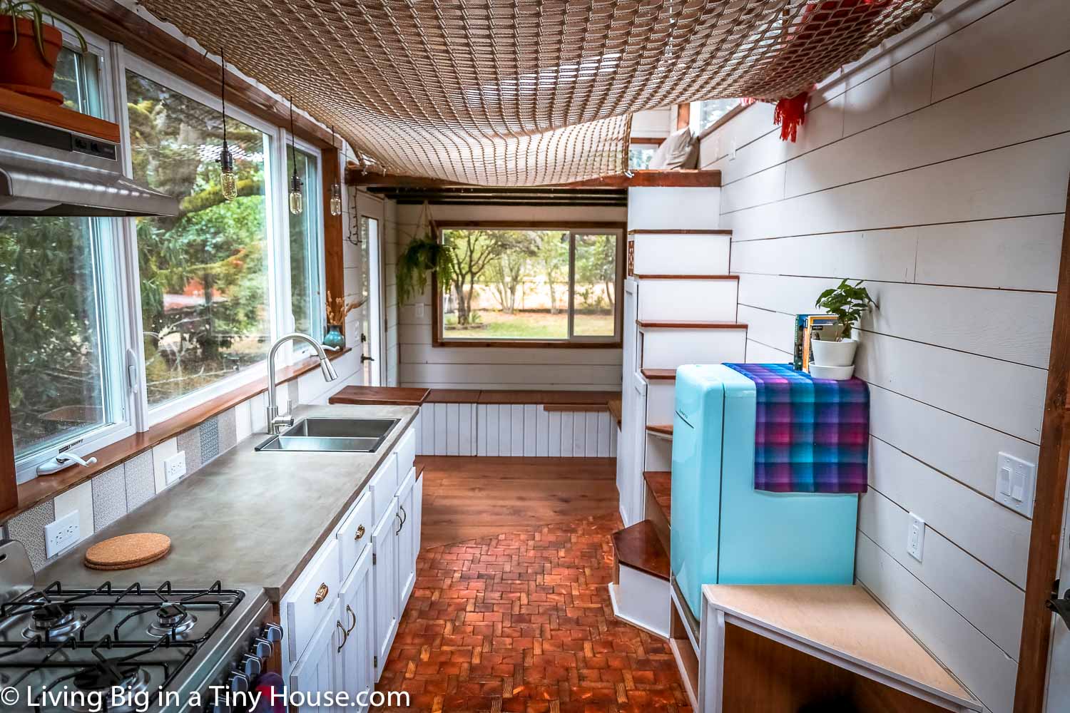 https://www.livingbiginatinyhouse.com/media/website_pages/tiny-house-tours/tiny-house-with-amazing-loft-hammock/TINY-HOUSE-WITH-LOFT-HAMMOCK-4-of-10.jpg