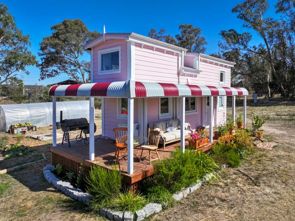 Federation-Style Tiny House Redefines Home With Jaw-Dropping Cottage Charm Federation-Style Tiny House Redefines Home With Jaw-Dropping Cottage Charm