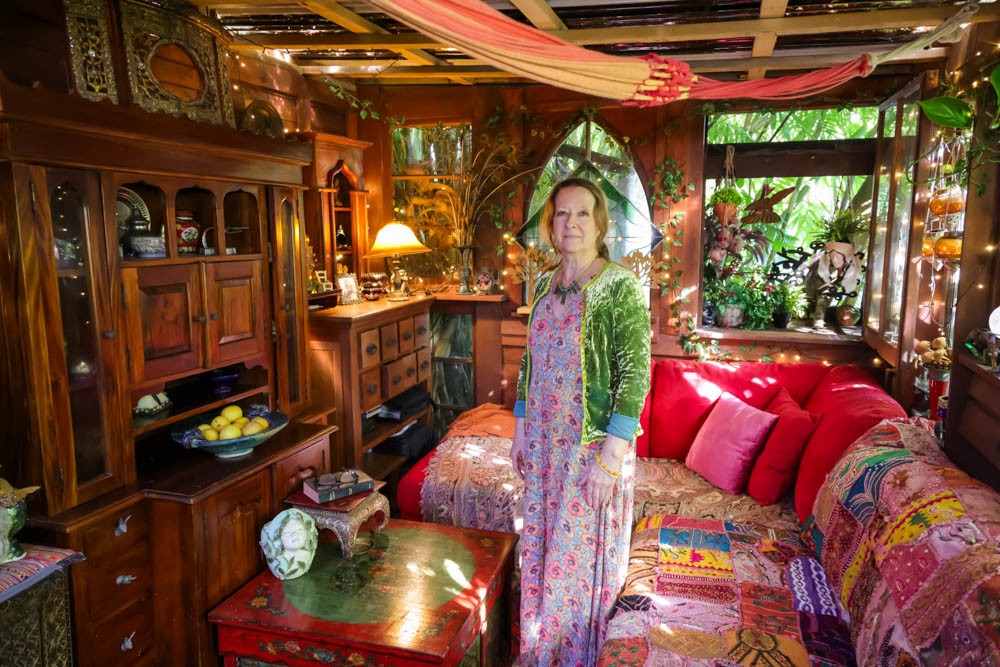 Secret Tiny Home & Garden Hidden In The Heart Of The City Secret Tiny Home & Garden Hidden In The Heart Of The City