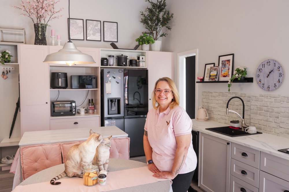 Crafty Cat Lady’s Dream Shed Home
