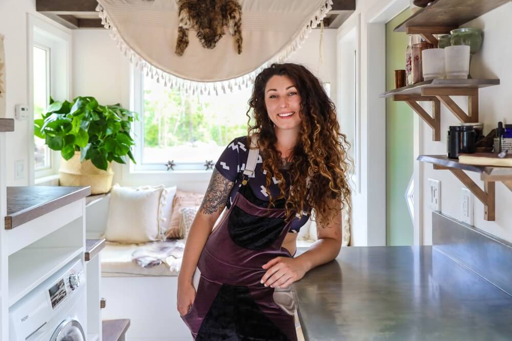 Woman’s Spectacular Tiny House in The Wilderness Woman’s Spectacular Tiny House in The Wilderness