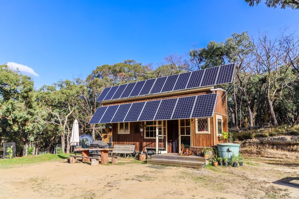 $10,000 Off-The-Grid Tiny House With HUGE Solar System $10,000 Off-The-Grid Tiny House With HUGE Solar System