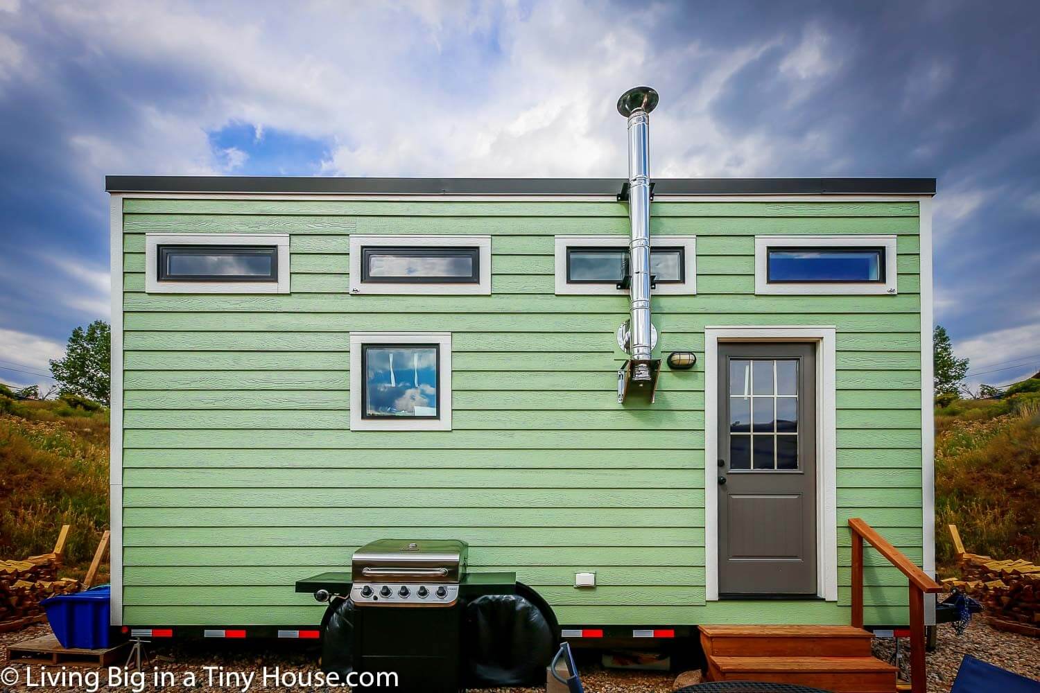 Couple’s Debt-Free Life In A Stunning $18,000 Tiny House Couple’s Debt-Free Life In A Stunning $18,000 Tiny House