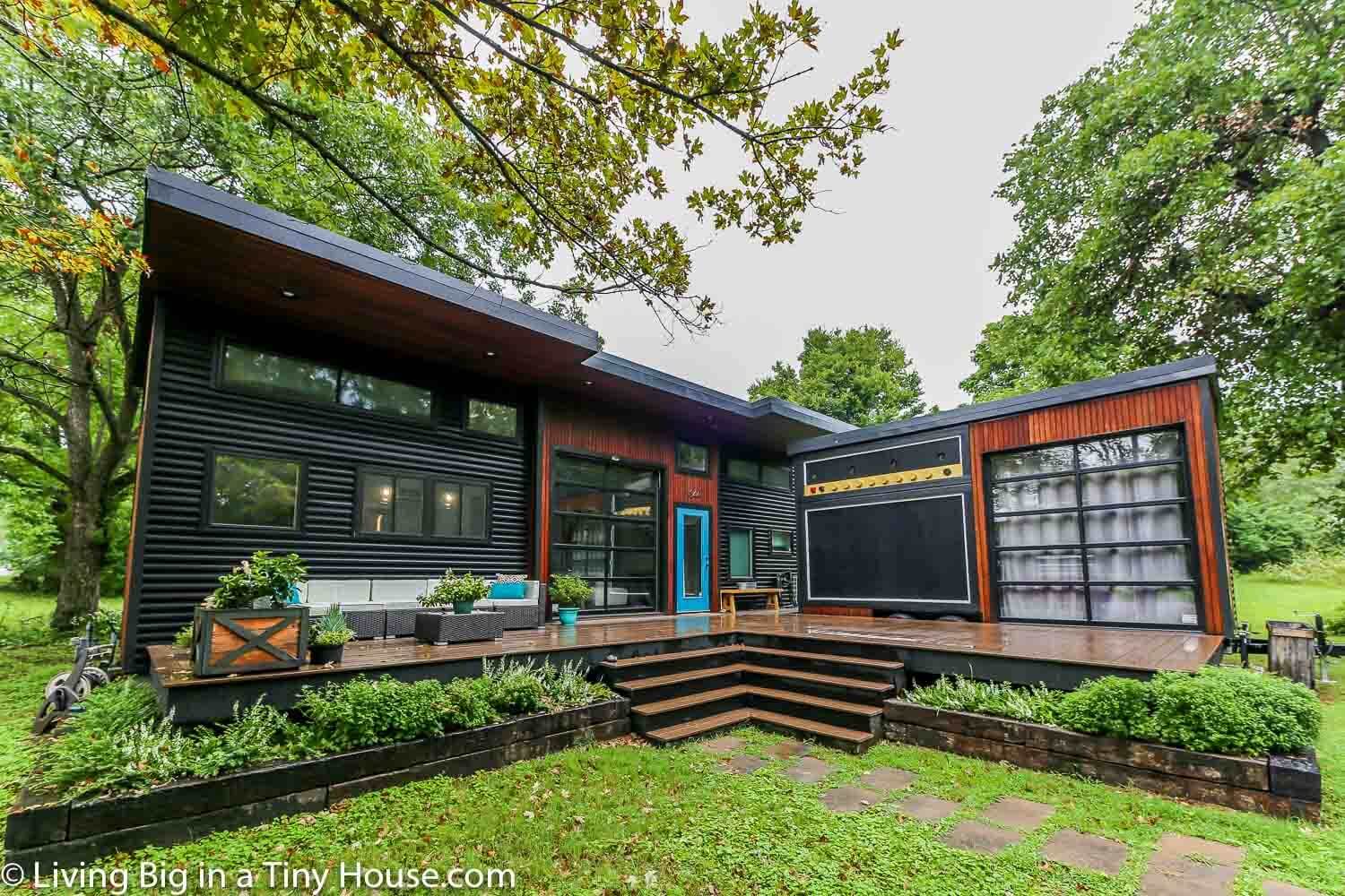 Musician’s Incredible Modern Tiny House & Mobile Music Studio Musician’s Incredible Modern Tiny House & Mobile Music Studio