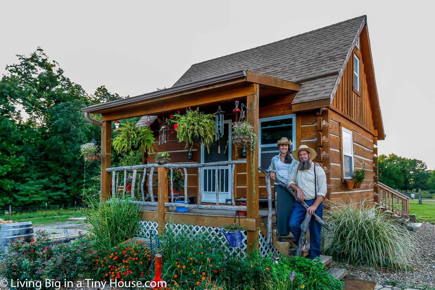 True Off-Grid Homesteading in A Pioneer Style Cabin True Off-Grid Homesteading in A Pioneer Style Cabin