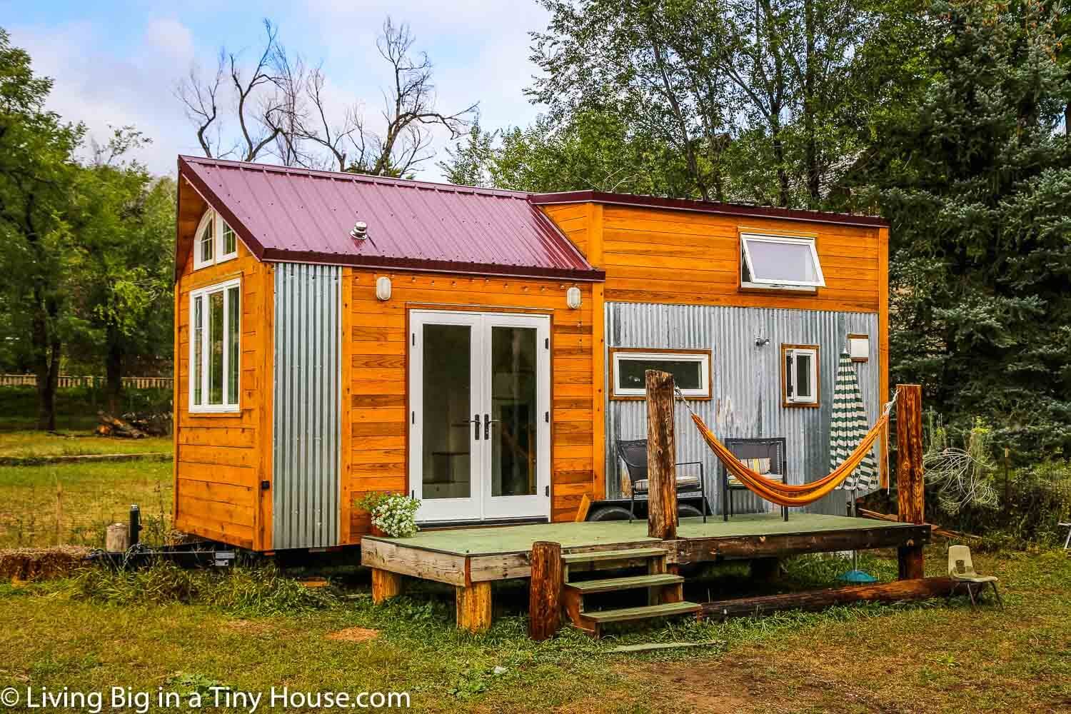 Young Woman’s Off-Grid Green-Built Tiny House Designed For a Sustainable Future Young Woman’s Off-Grid Green-Built Tiny House Designed For a Sustainable Future