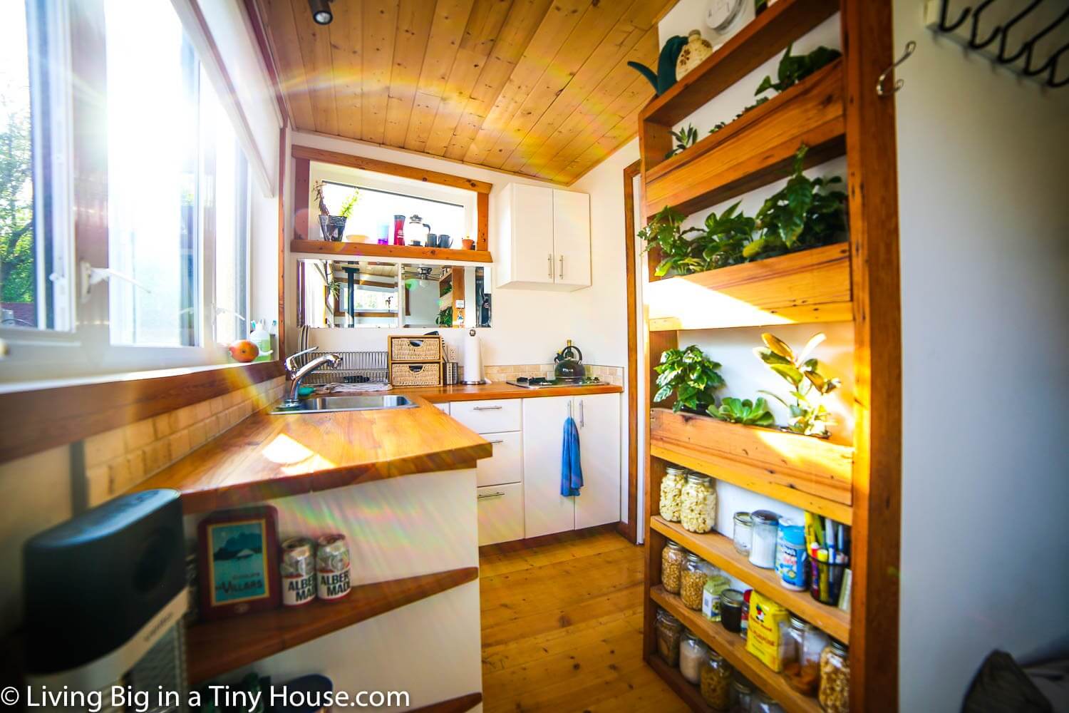 Firefighter’s Earthship Inspired Off-Grid Urban Tiny House Firefighter’s Earthship Inspired Off-Grid Urban Tiny House