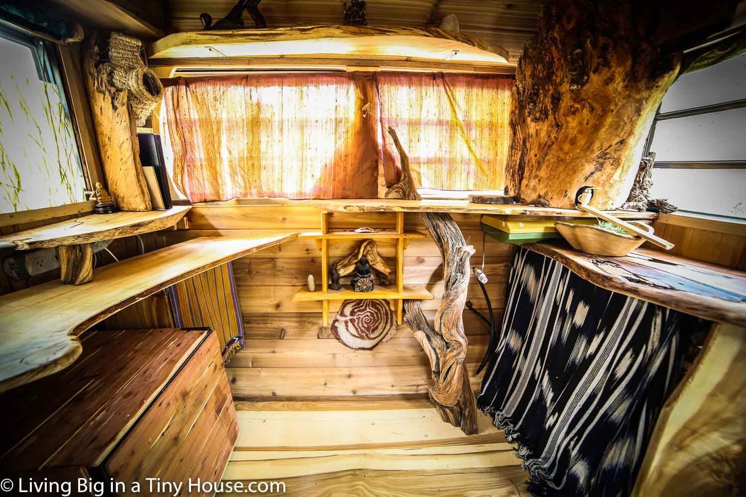 Caravan Converted Into Stunning Tiny House For Only $1000! Caravan Converted Into Stunning Tiny House For Only $1000!