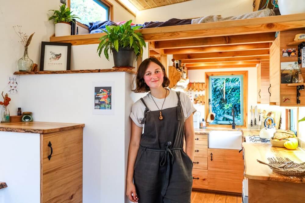 Young Woodworker Crafts Stunning Off-Grid Tiny House Young Woodworker Crafts Stunning Off-Grid Tiny House