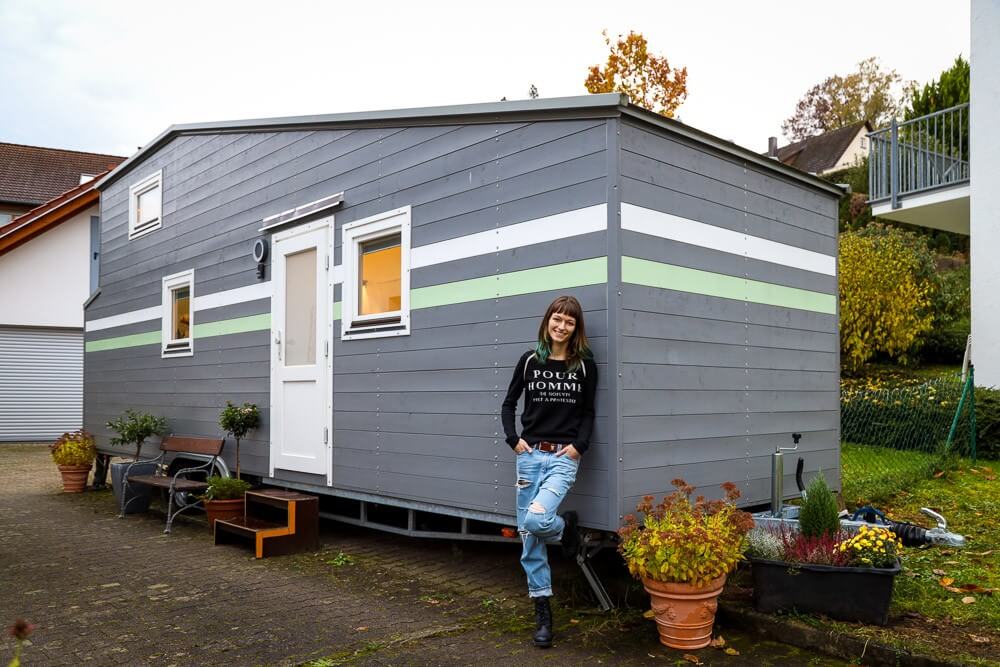 Pro-Gamer Builds Epic Tiny House With Crazy Computer Set-up Pro-Gamer Builds Epic Tiny House With Crazy Computer Set-up