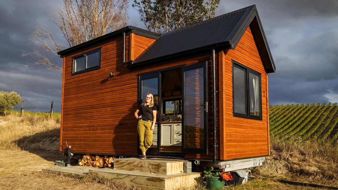 Young Doctor's Idyllic Tiny House In Vineyard Young Doctor's Idyllic Tiny House In Vineyard