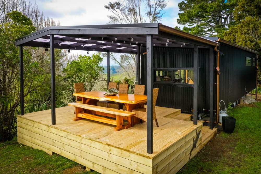 Amazing Modern Single Level Tiny House Gives Couple Ultimate Freedom Amazing Modern Single Level Tiny House Gives Couple Ultimate Freedom