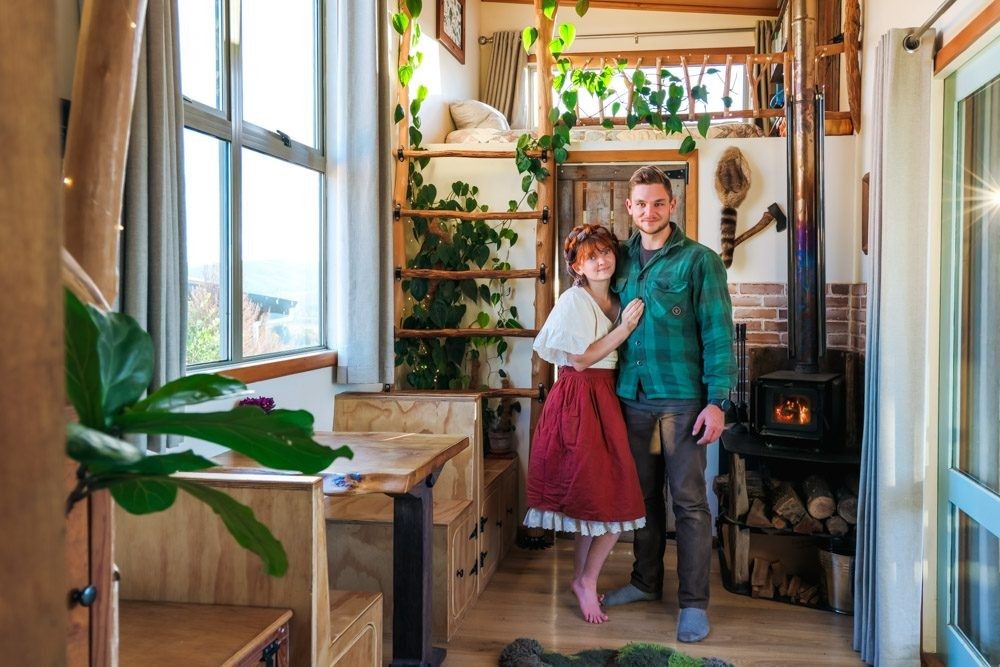 Tiny House Couple's Dream Hobbit-Core Life Tiny House Couple's Dream Hobbit-Core Life