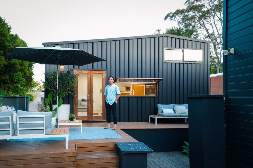 This Amazing, Light &amp; Spacious Tiny House Was Built For A Mind-Blowing Budget!
